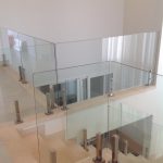 Escada em Residência Moderna por Arquitetos