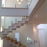 Detalhes da Escada em Residência Moderna por Arquitetos